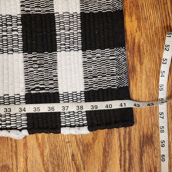 Black & White Buffalo Plaid Cotton Rug 26"x41.5" - Picture 7 of 7